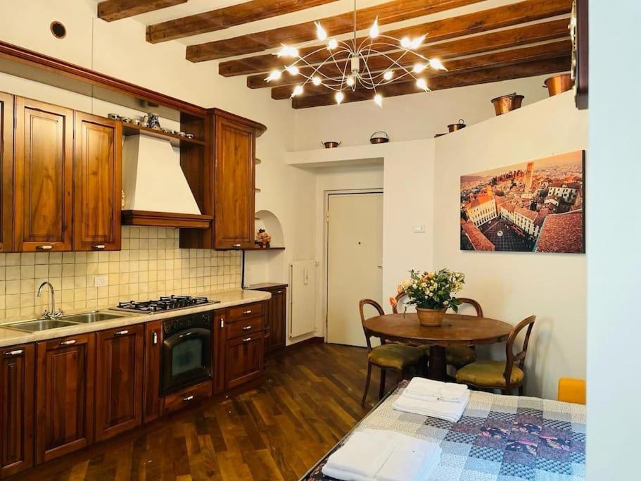 Bella Ciao Old Town Apartment Bergamo Bagian luar foto